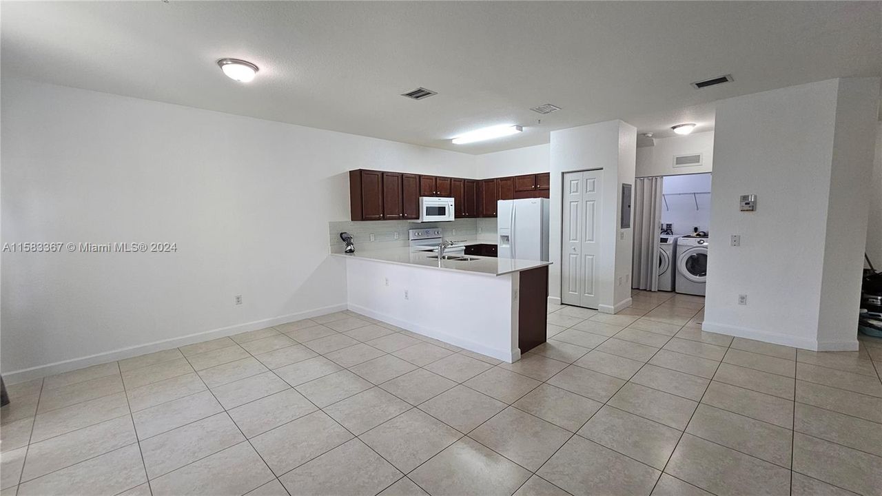 Active With Contract: $2,900 (3 beds, 2 baths, 1349 Square Feet)