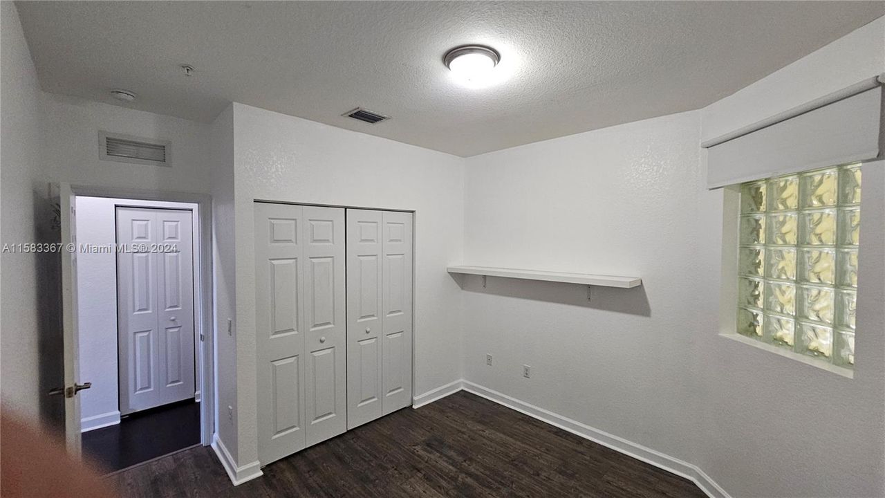 Active With Contract: $2,900 (3 beds, 2 baths, 1349 Square Feet)