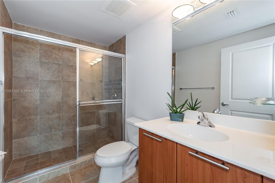 For Sale: $600,000 (2 beds, 2 baths, 1026 Square Feet)