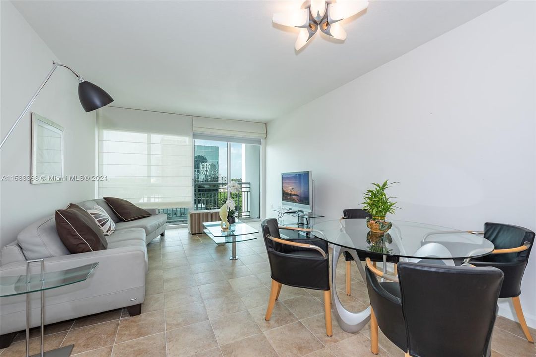 For Sale: $600,000 (2 beds, 2 baths, 1026 Square Feet)