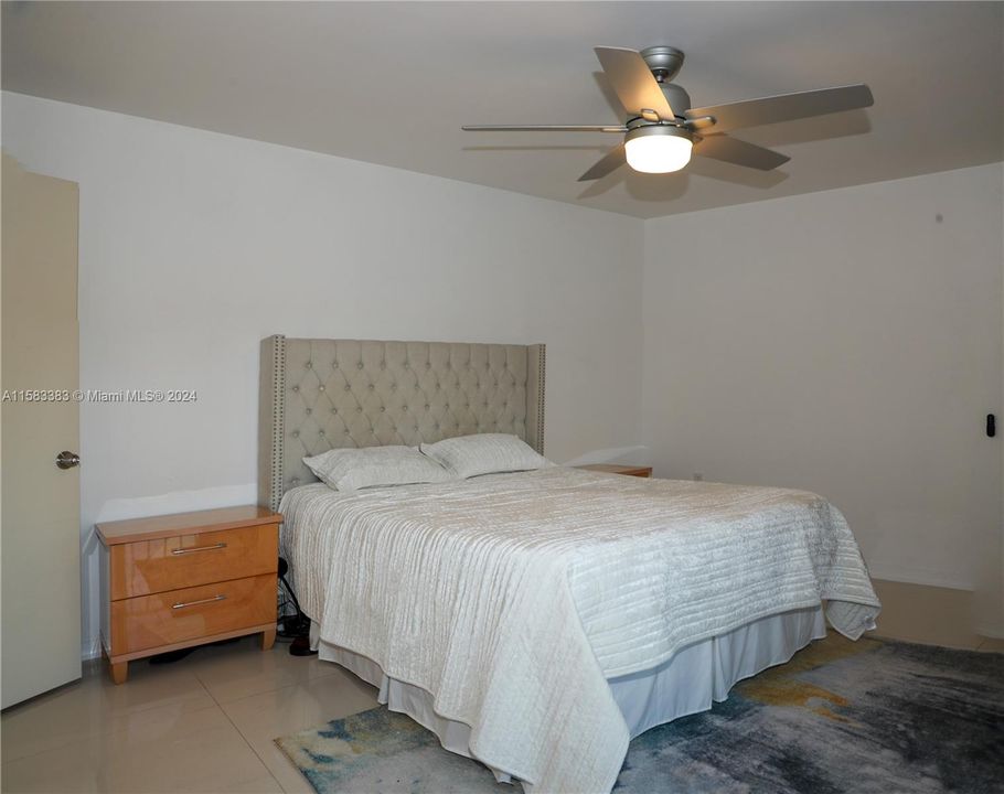 For Sale: $399,900 (2 beds, 2 baths, 1325 Square Feet)