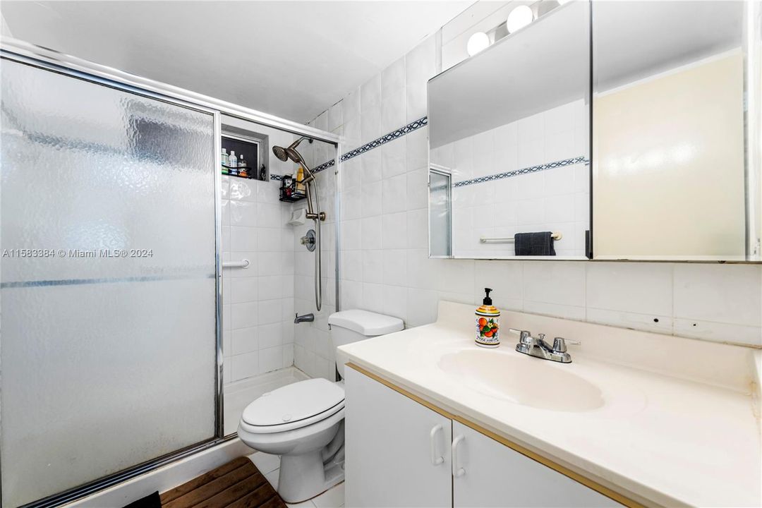 For Sale: $425,000 (2 beds, 2 baths, 1196 Square Feet)