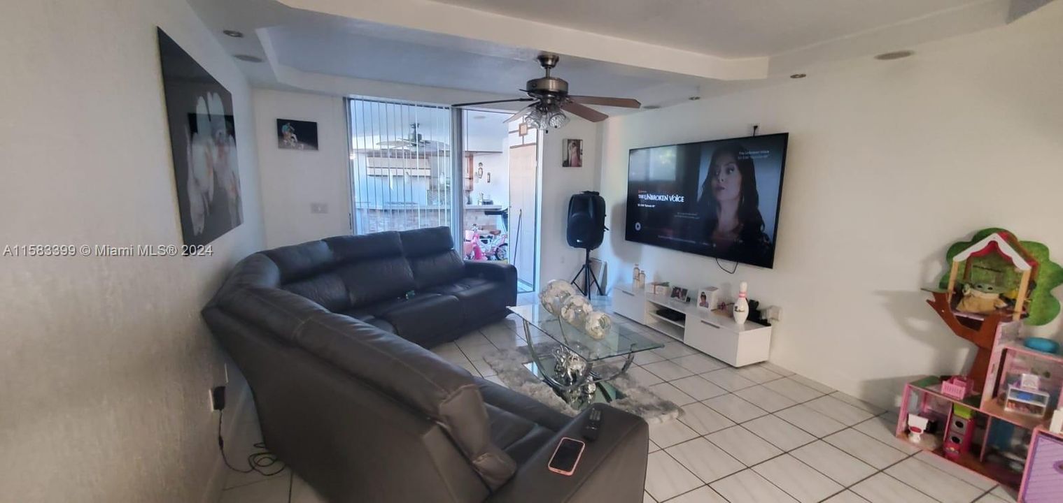 For Sale: $319,000 (2 beds, 2 baths, 1208 Square Feet)