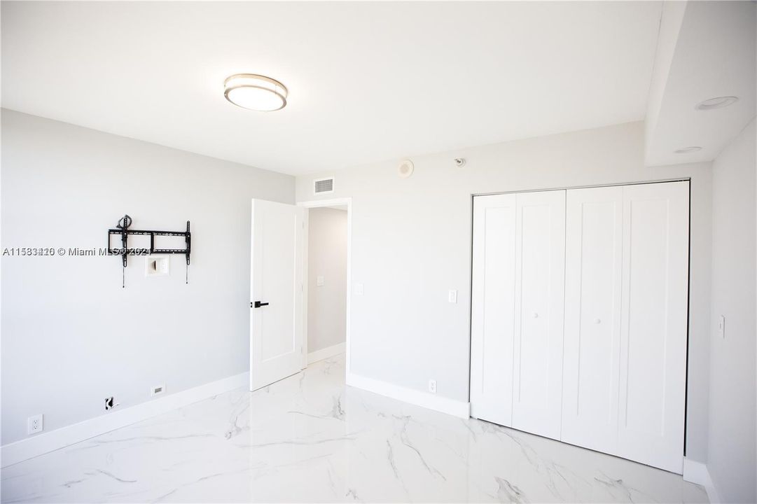 For Sale: $775,000 (2 beds, 2 baths, 1380 Square Feet)