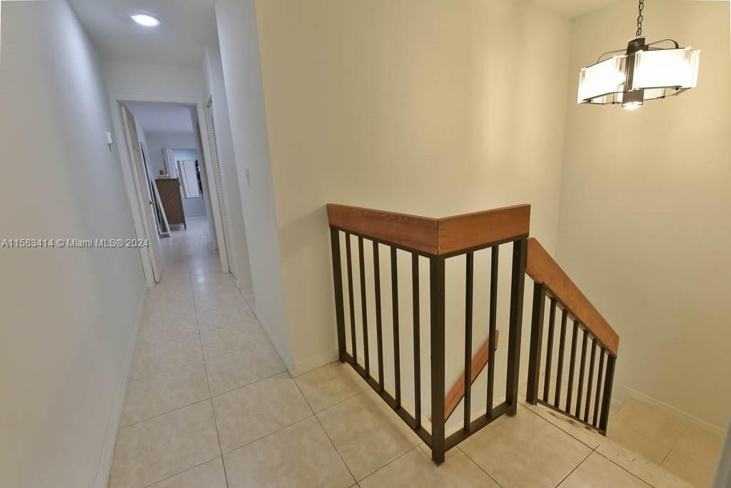 Recently Rented: $3,000 (3 beds, 3 baths, 1200 Square Feet)