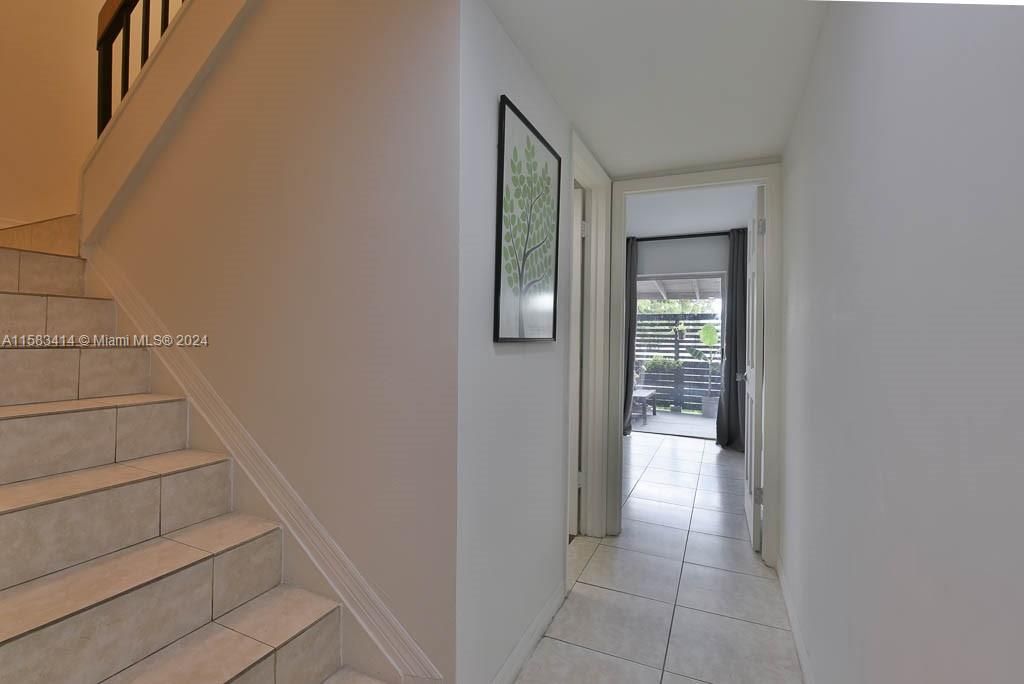 Recently Rented: $3,000 (3 beds, 3 baths, 1200 Square Feet)