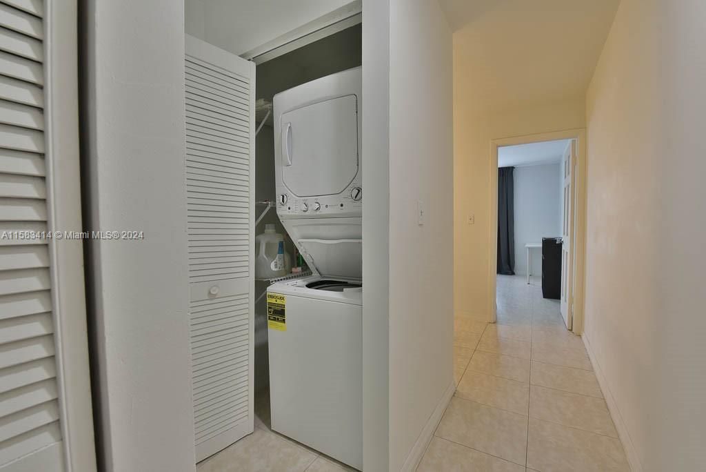 Recently Rented: $3,000 (3 beds, 3 baths, 1200 Square Feet)