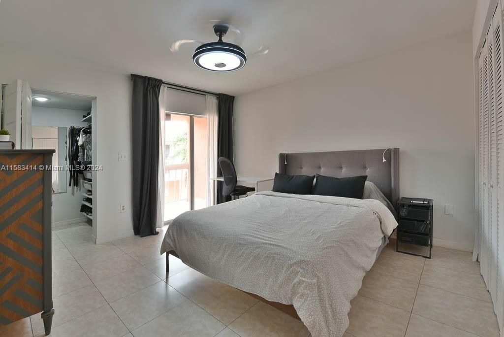 Recently Rented: $3,000 (3 beds, 3 baths, 1200 Square Feet)