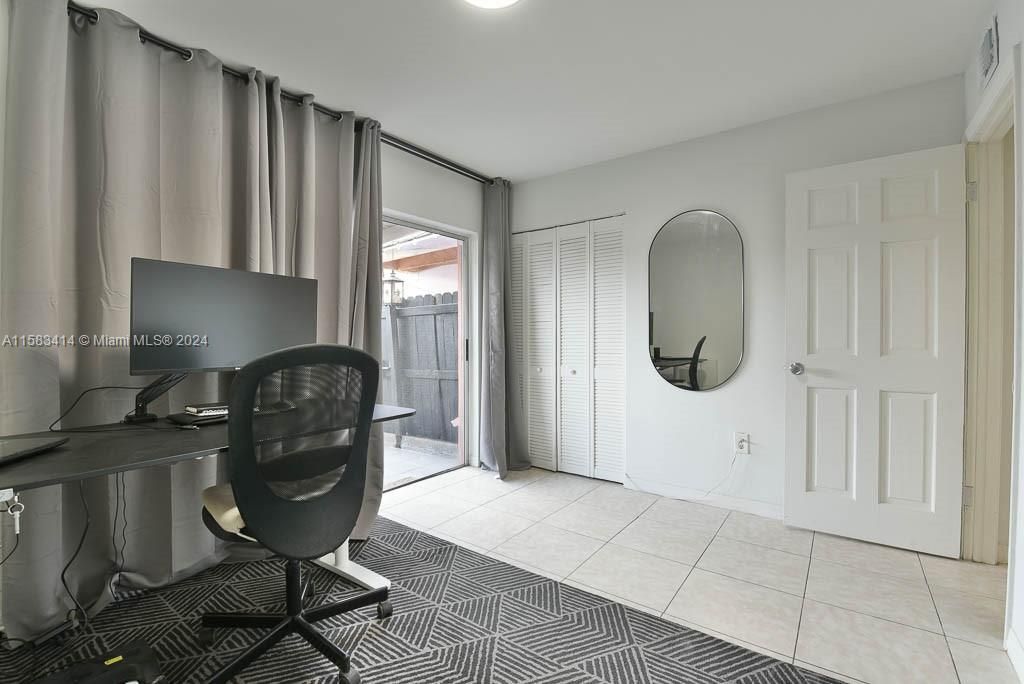 Recently Rented: $3,000 (3 beds, 3 baths, 1200 Square Feet)