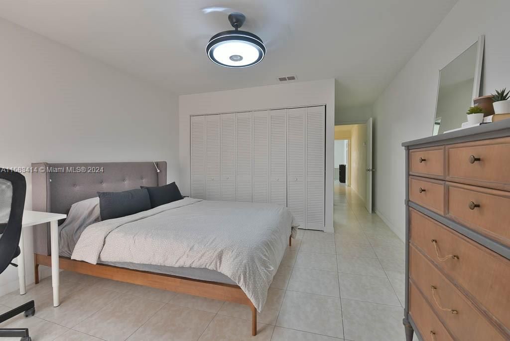 Recently Rented: $3,000 (3 beds, 3 baths, 1200 Square Feet)