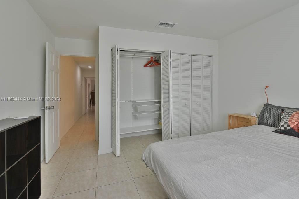 Recently Rented: $3,000 (3 beds, 3 baths, 1200 Square Feet)