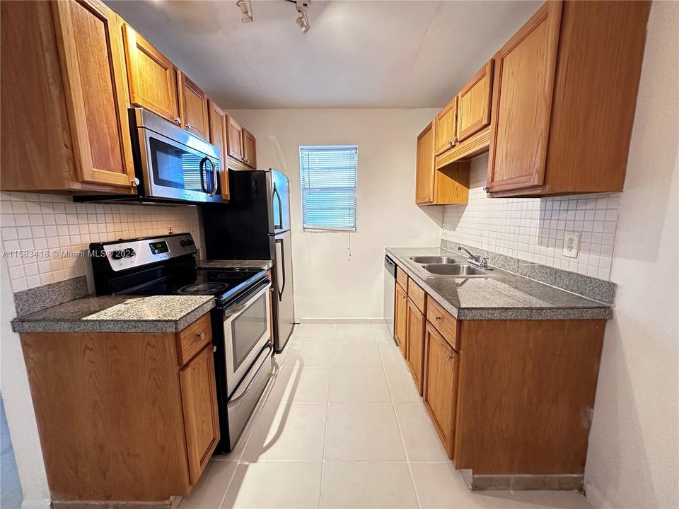 For Rent: $1,650 (1 beds, 1 baths, 600 Square Feet)