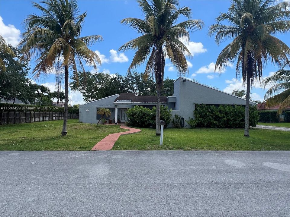 Active With Contract: $1,050,000 (4 beds, 2 baths, 2603 Square Feet)