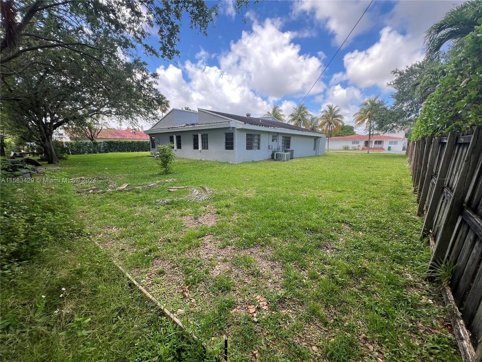 Active With Contract: $1,050,000 (4 beds, 2 baths, 2603 Square Feet)