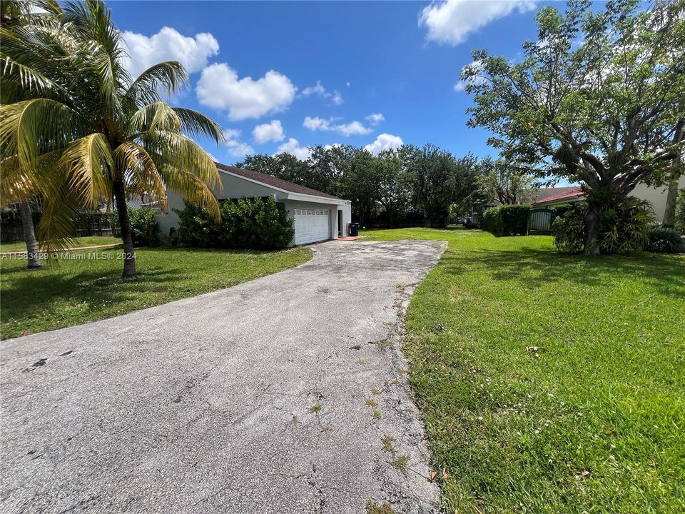 Active With Contract: $1,050,000 (4 beds, 2 baths, 2603 Square Feet)