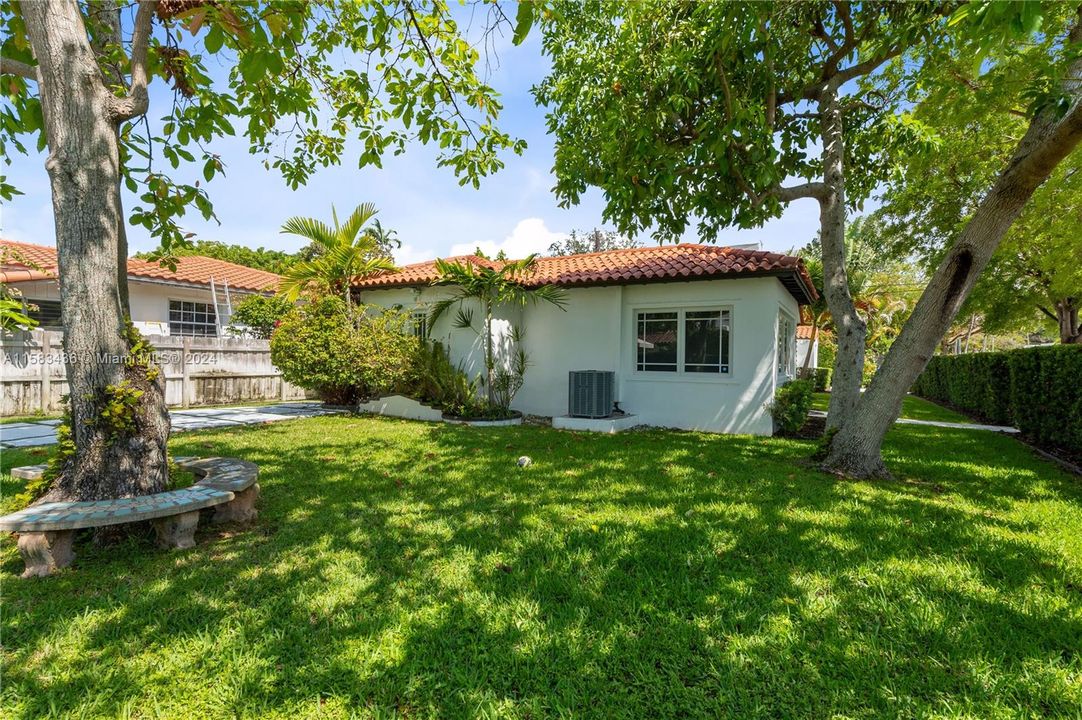 Recently Sold: $1,100,000 (3 beds, 2 baths, 1681 Square Feet)