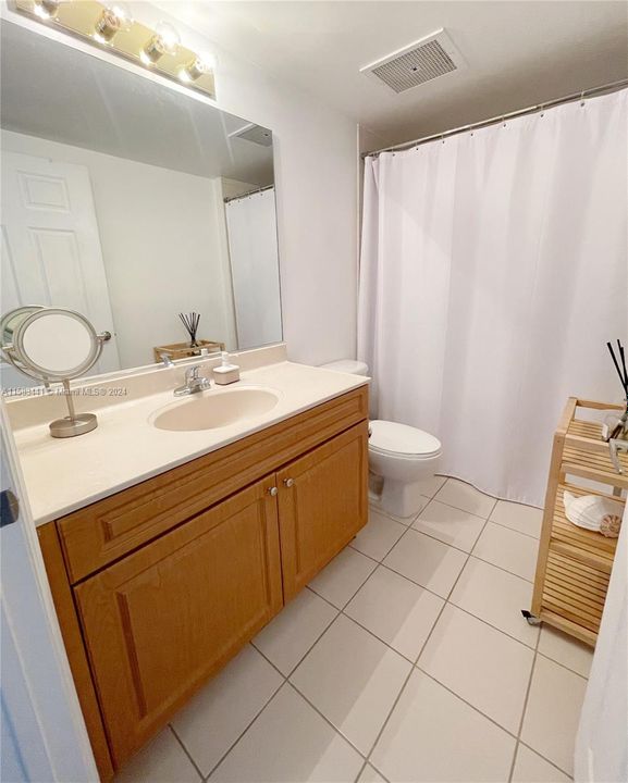 For Sale: $459,000 (2 beds, 2 baths, 891 Square Feet)