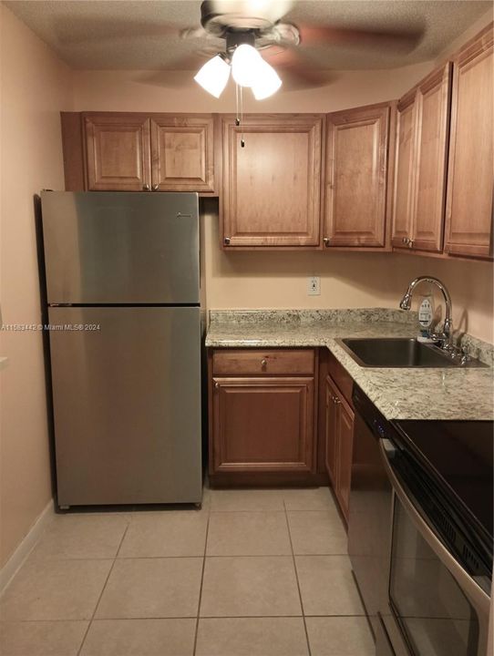 For Rent: $1,900 (1 beds, 1 baths, 734 Square Feet)