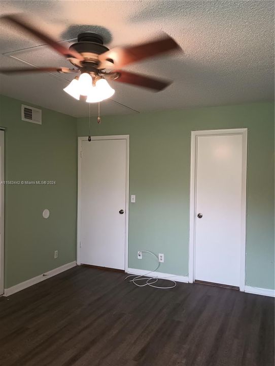 For Rent: $1,900 (1 beds, 1 baths, 734 Square Feet)