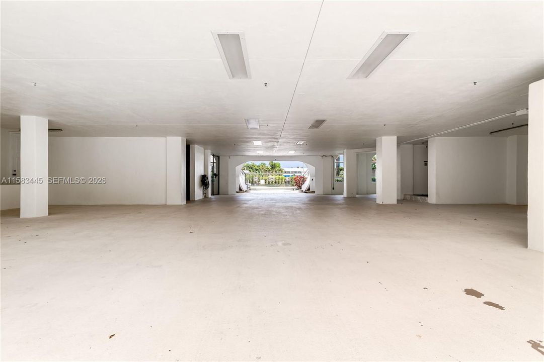 En Renta: $65,000 (9 camas, 9 baños, 21756 Pies cuadrados)