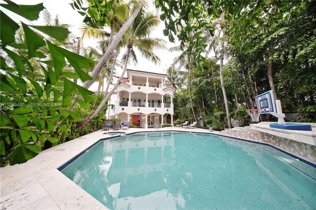 En Renta: $65,000 (9 camas, 9 baños, 21756 Pies cuadrados)