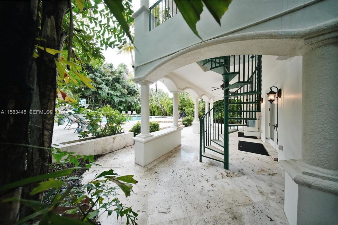 En Renta: $65,000 (9 camas, 9 baños, 21756 Pies cuadrados)