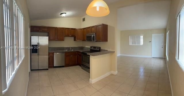 Active With Contract: $3,000 (5 beds, 3 baths, 1250 Square Feet)
