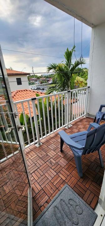 Active With Contract: $2,200 (1 beds, 1 baths, 647 Square Feet)