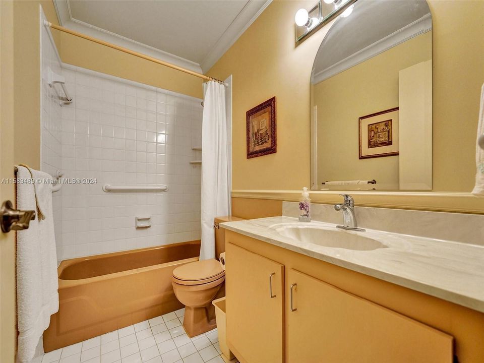 待售: $350,000 (2 贝兹, 2 浴室, 1380 平方英尺)