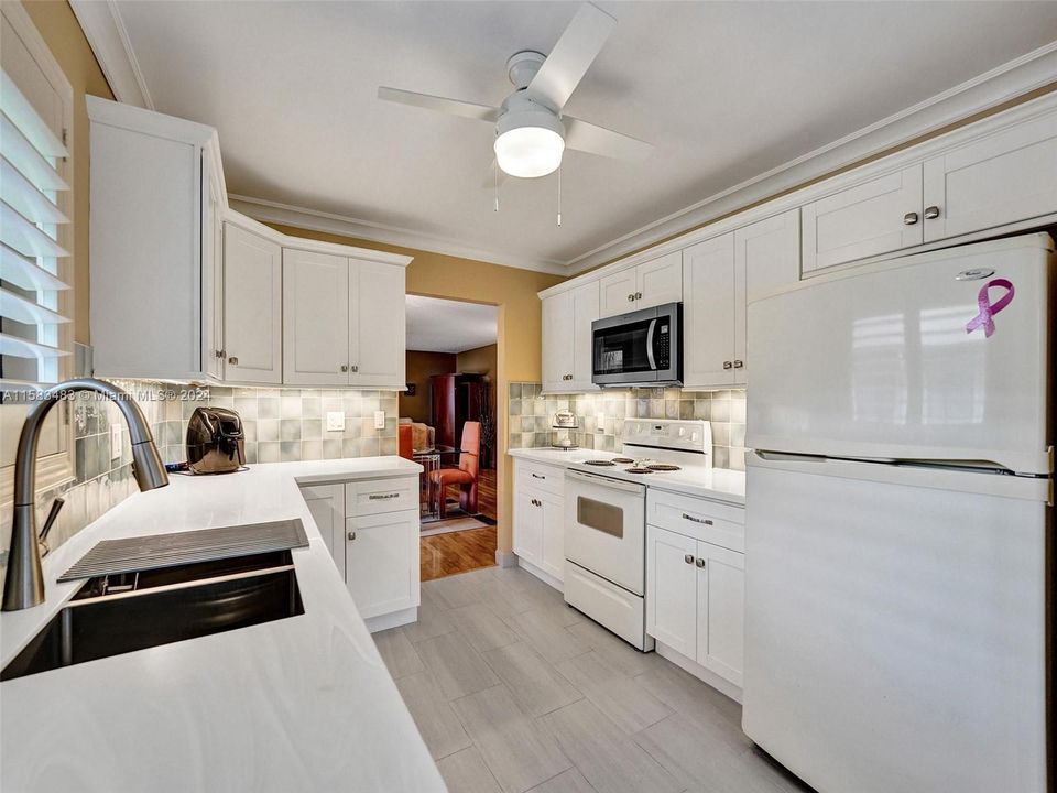 For Sale: $350,000 (2 beds, 2 baths, 1380 Square Feet)