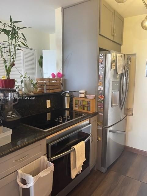 For Sale: $279,900 (1 beds, 1 baths, 723 Square Feet)