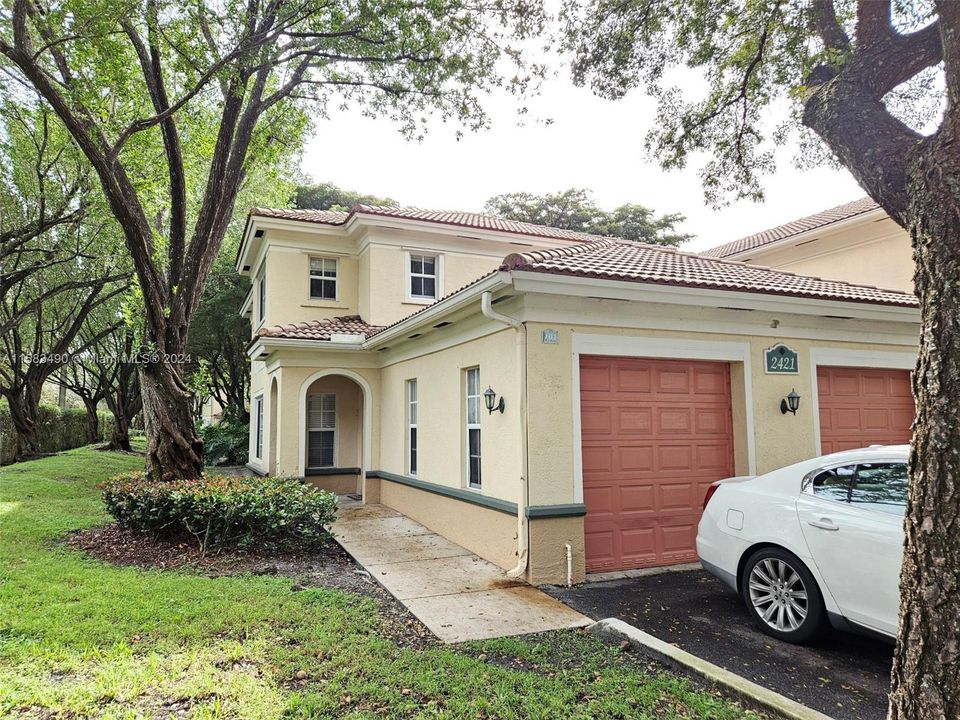 Active With Contract: $350,000 (2 beds, 2 baths, 1080 Square Feet)