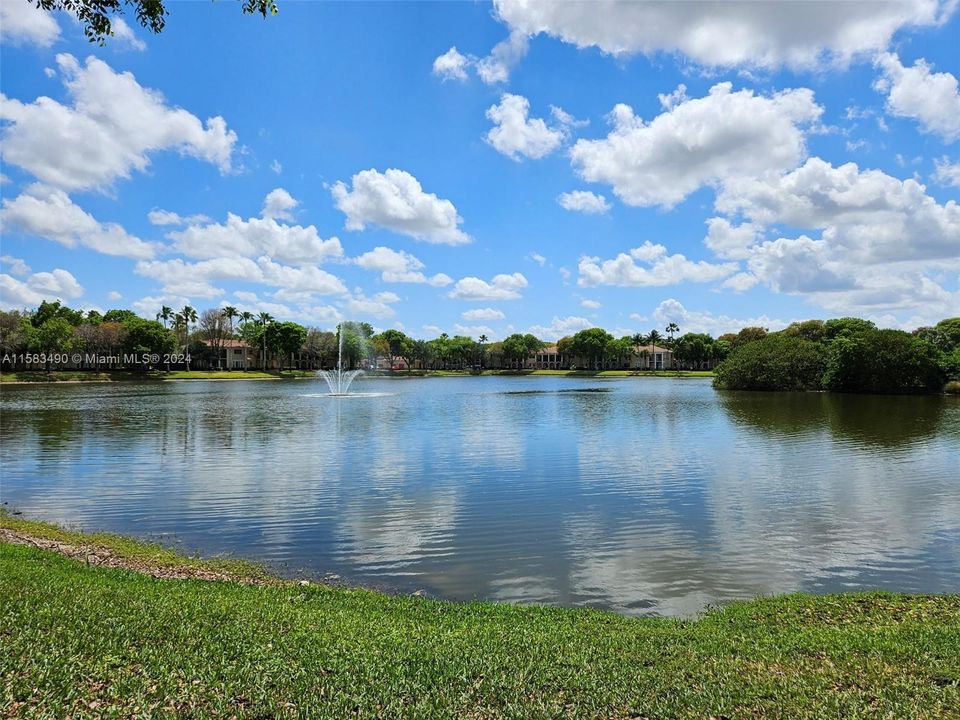 Active With Contract: $350,000 (2 beds, 2 baths, 1080 Square Feet)