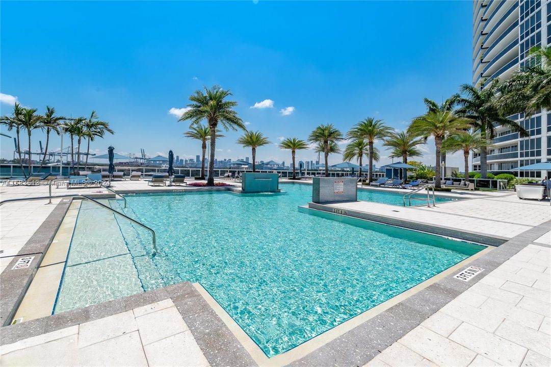 Recently Sold: $1,299,000 (2 beds, 2 baths, 1437 Square Feet)