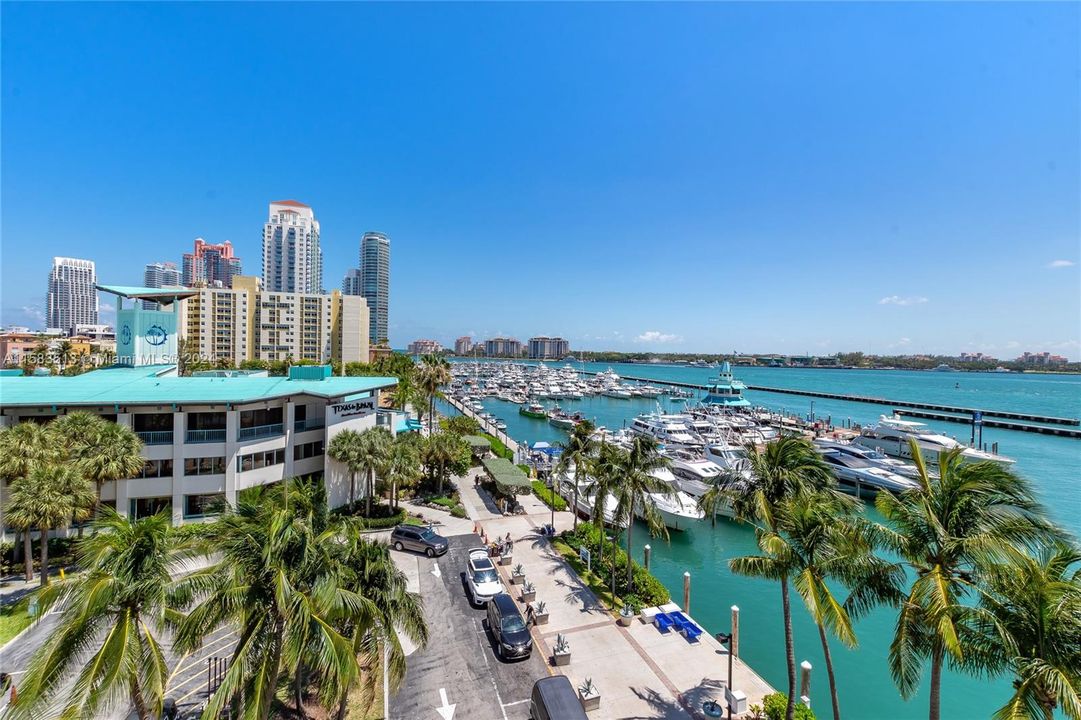 Recently Sold: $1,299,000 (2 beds, 2 baths, 1437 Square Feet)