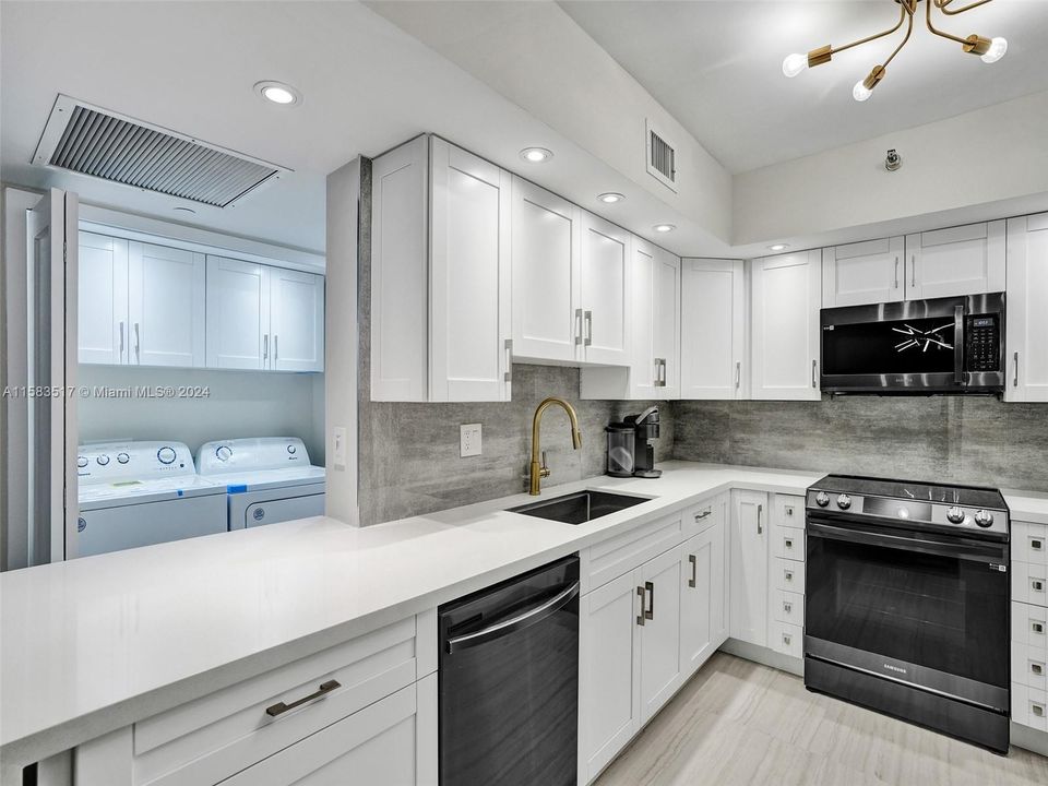 For Sale: $565,000 (2 beds, 2 baths, 1181 Square Feet)