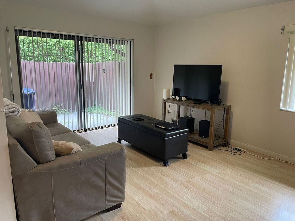For Rent: $2,600 (2 beds, 2 baths, 1078 Square Feet)
