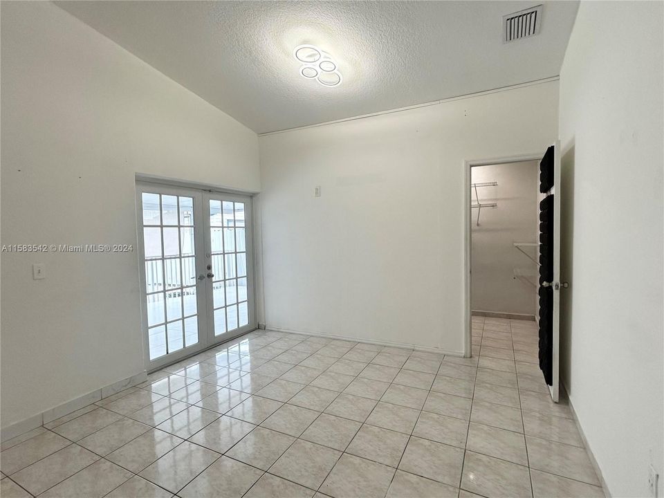 Recently Rented: $3,500 (3 beds, 2 baths, 1428 Square Feet)