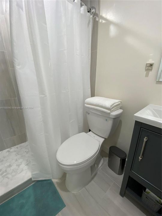 Active With Contract: $1,300 (1 beds, 1 baths, 300 Square Feet)