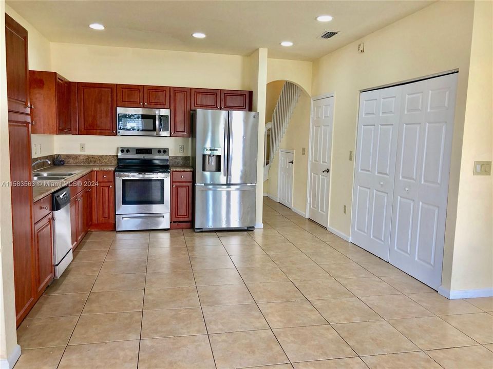 Active With Contract: $2,800 (3 beds, 2 baths, 1504 Square Feet)