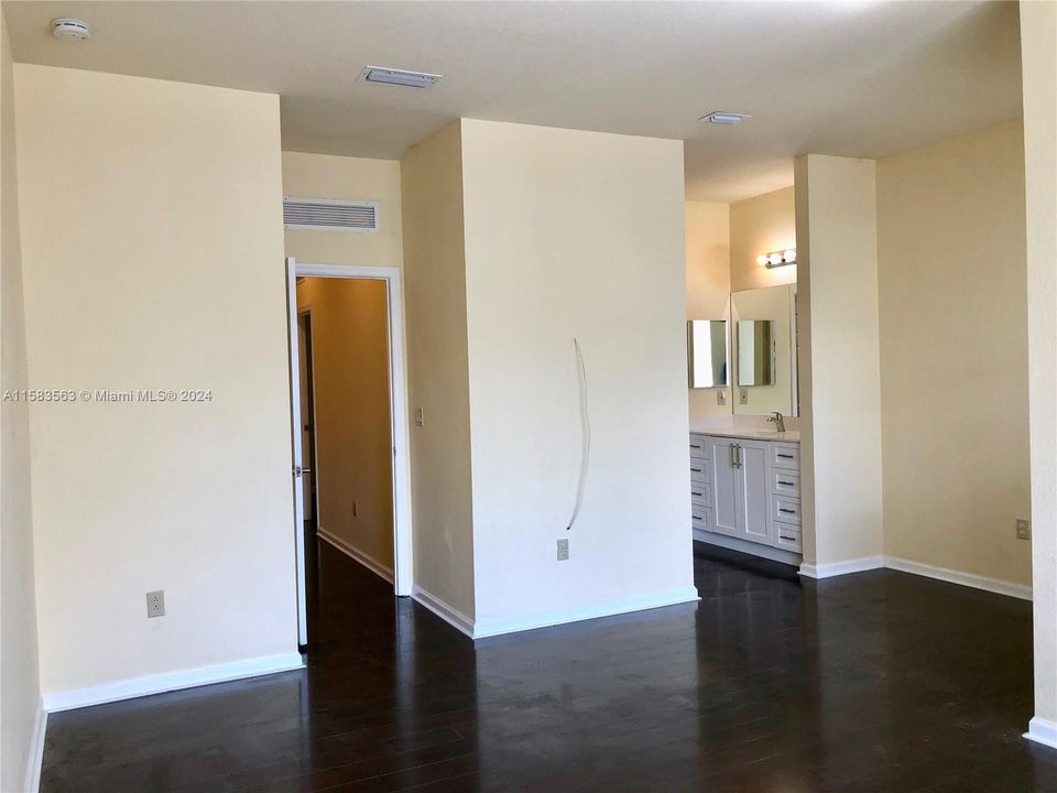 For Rent: $2,800 (3 beds, 2 baths, 1504 Square Feet)