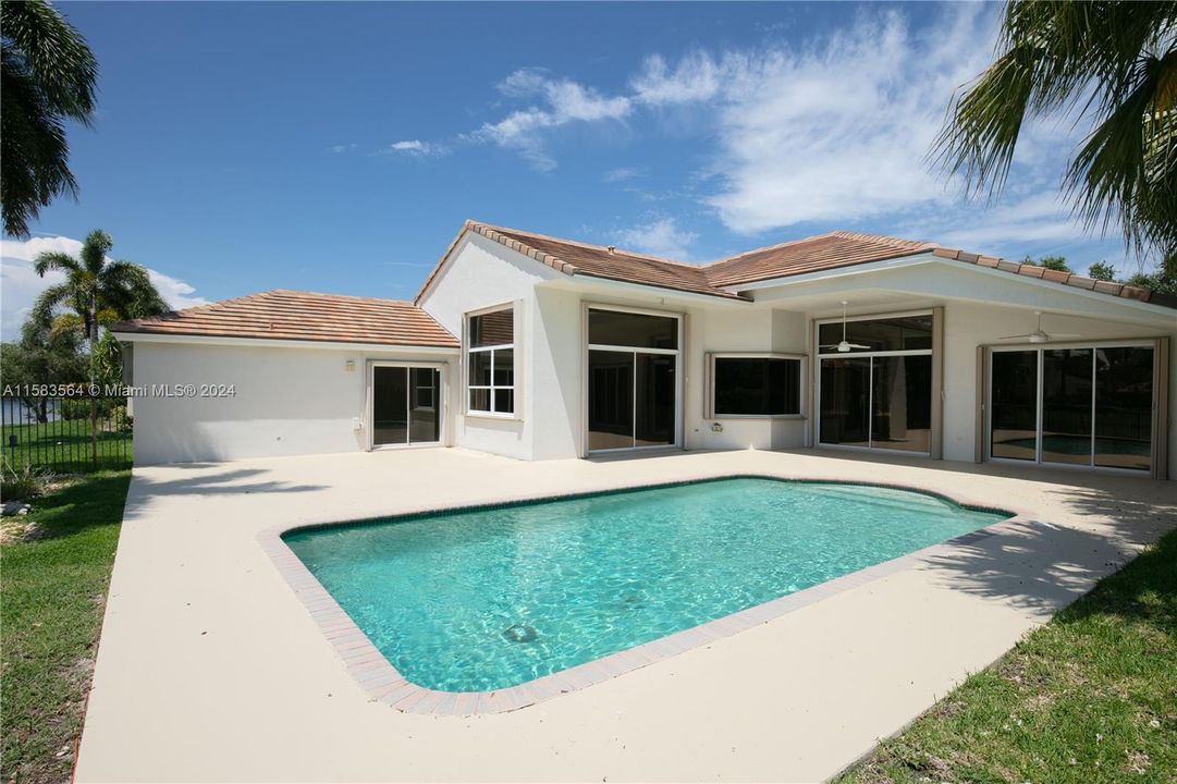 Active With Contract: $7,900 (5 beds, 3 baths, 3033 Square Feet)