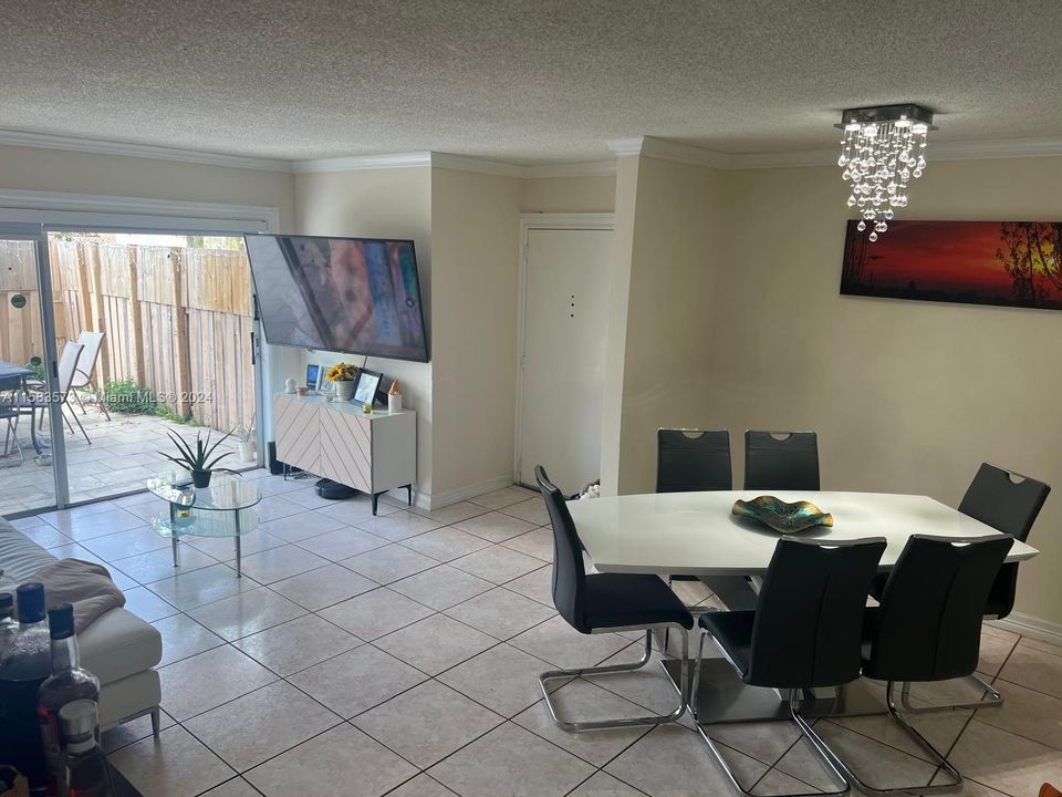 For Sale: $379,999 (2 beds, 2 baths, 1060 Square Feet)