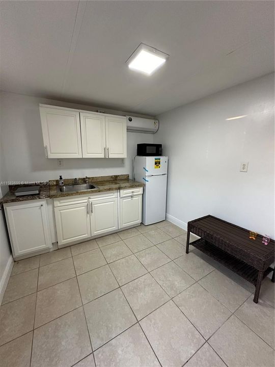 For Rent: $1,375 (1 beds, 1 baths, 1263 Square Feet)