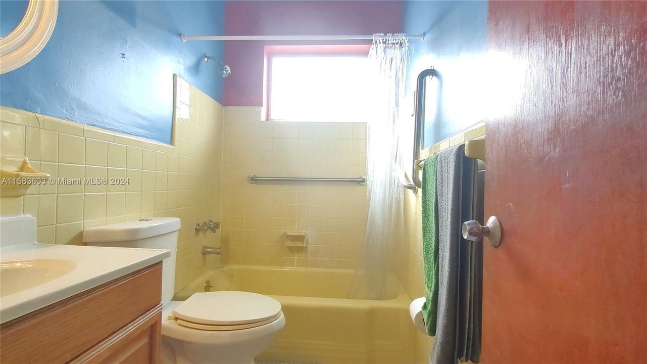 For Sale: $185,000 (0 beds, 1 baths, 380 Square Feet)