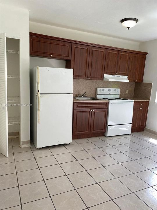 For Rent: $1,975 (1 beds, 1 baths, 950 Square Feet)