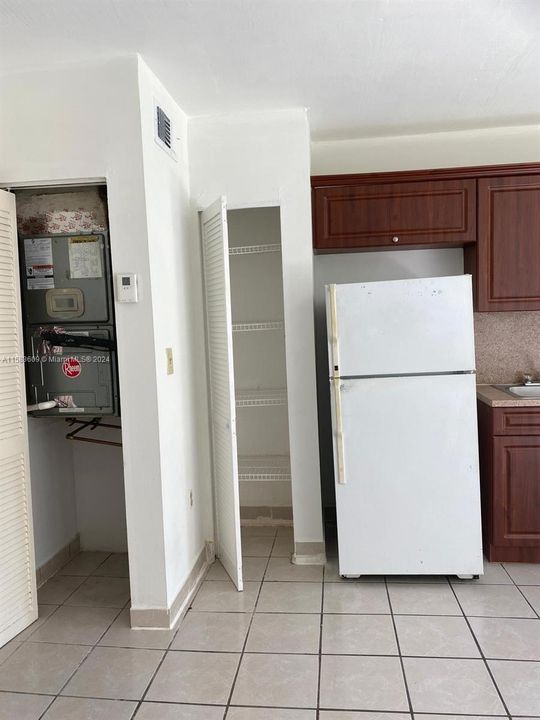 For Rent: $1,975 (1 beds, 1 baths, 950 Square Feet)