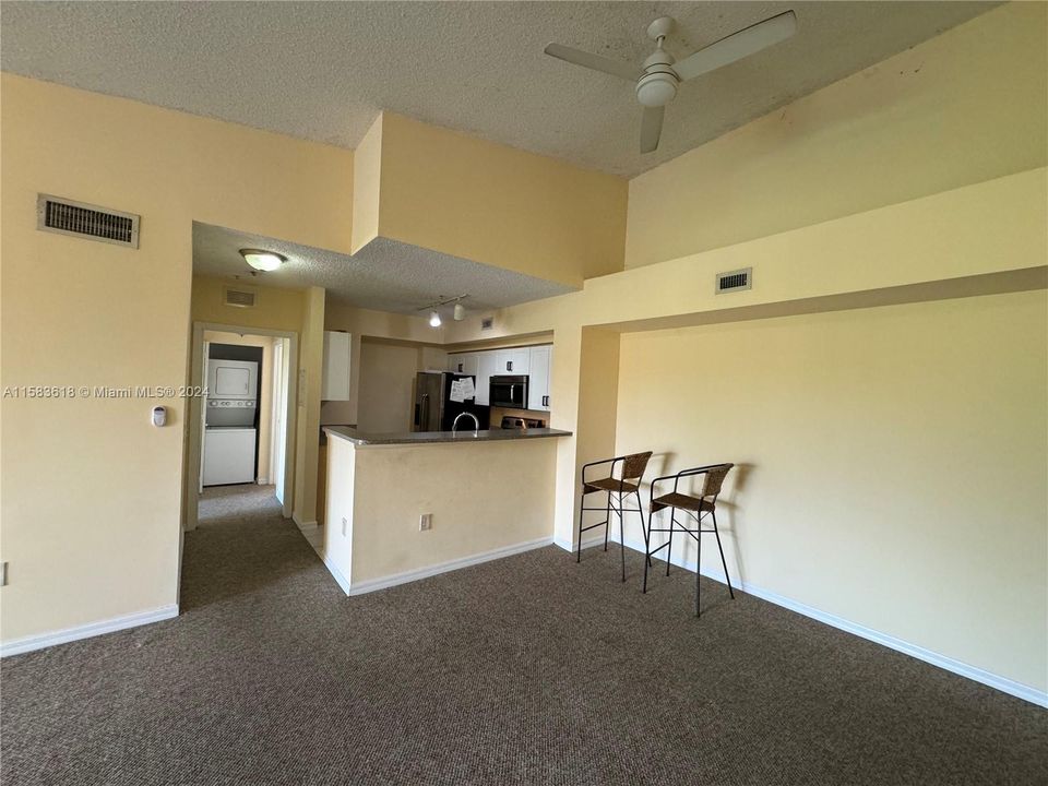 Active With Contract: $2,200 (2 beds, 2 baths, 916 Square Feet)