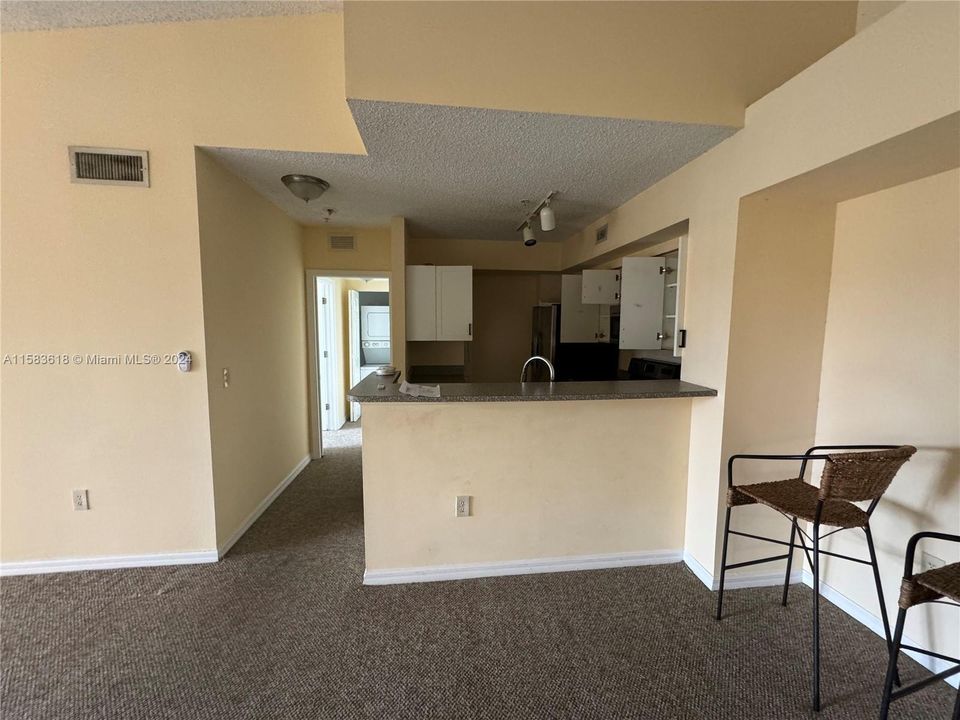 Active With Contract: $2,200 (2 beds, 2 baths, 916 Square Feet)