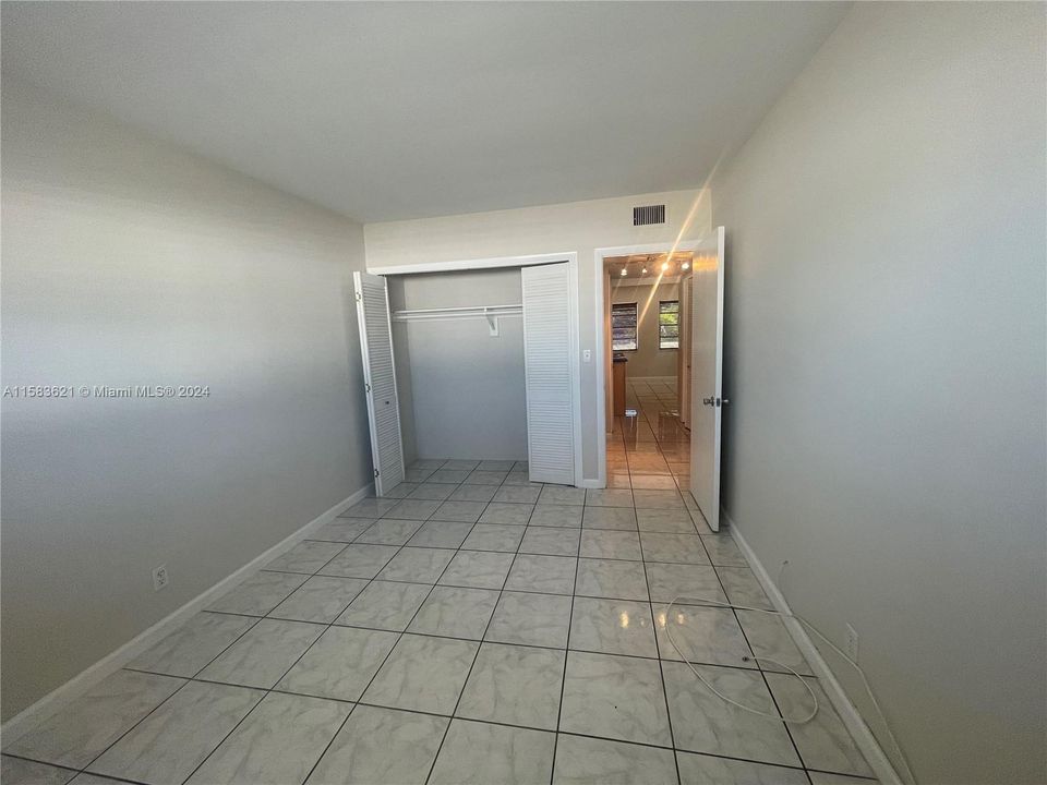 For Sale: $225,000 (2 beds, 1 baths, 770 Square Feet)